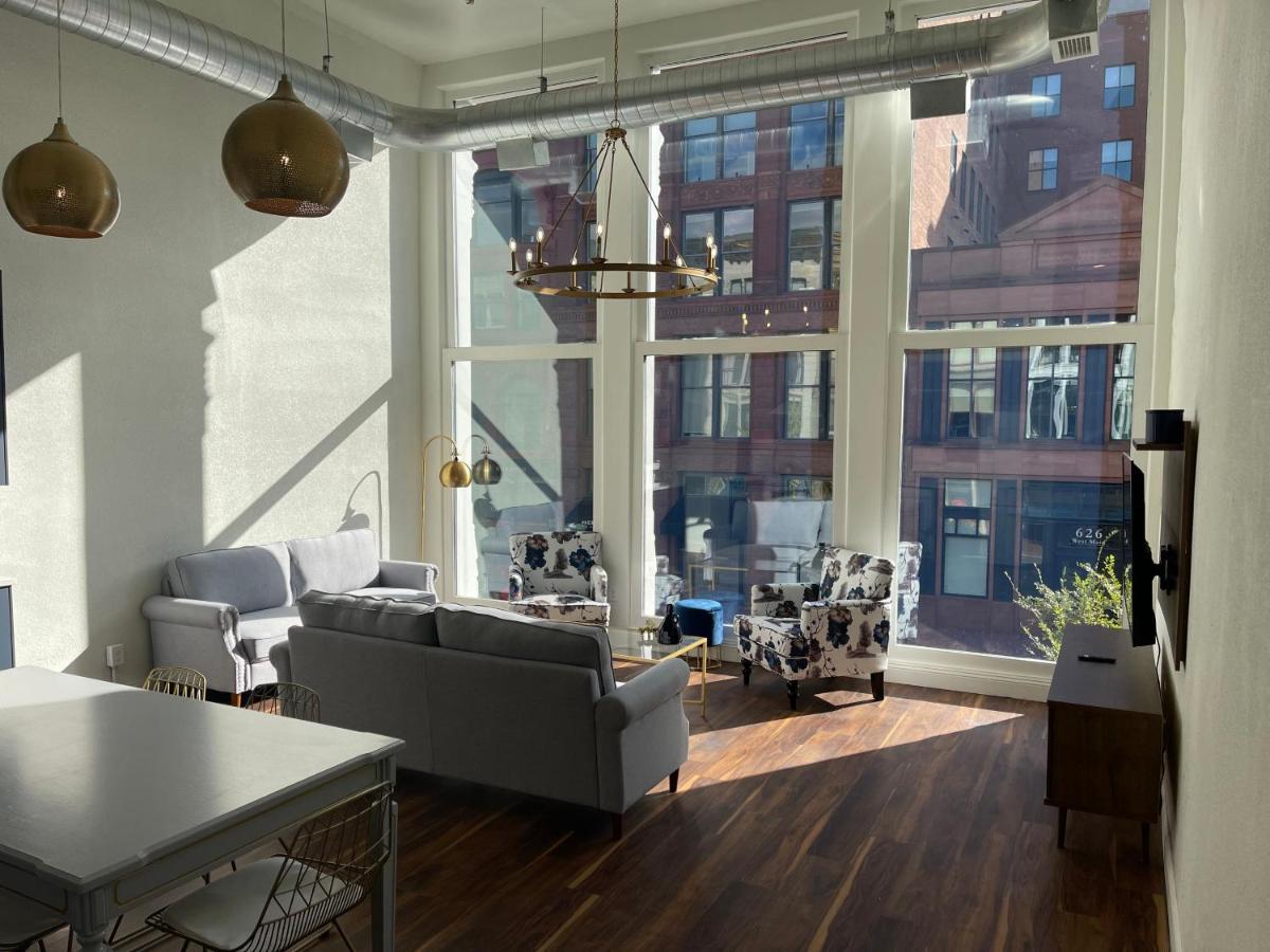 Gold By Hollyhock- Executive-level Living Apartment Louisville