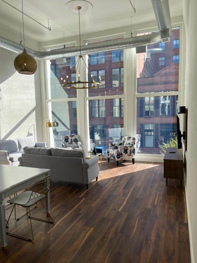 Apartment Gold By Hollyhock- Executive-level Living *