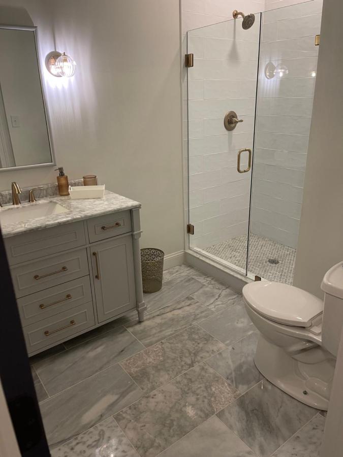 Gold By Hollyhock- Executive-level Living Apartment