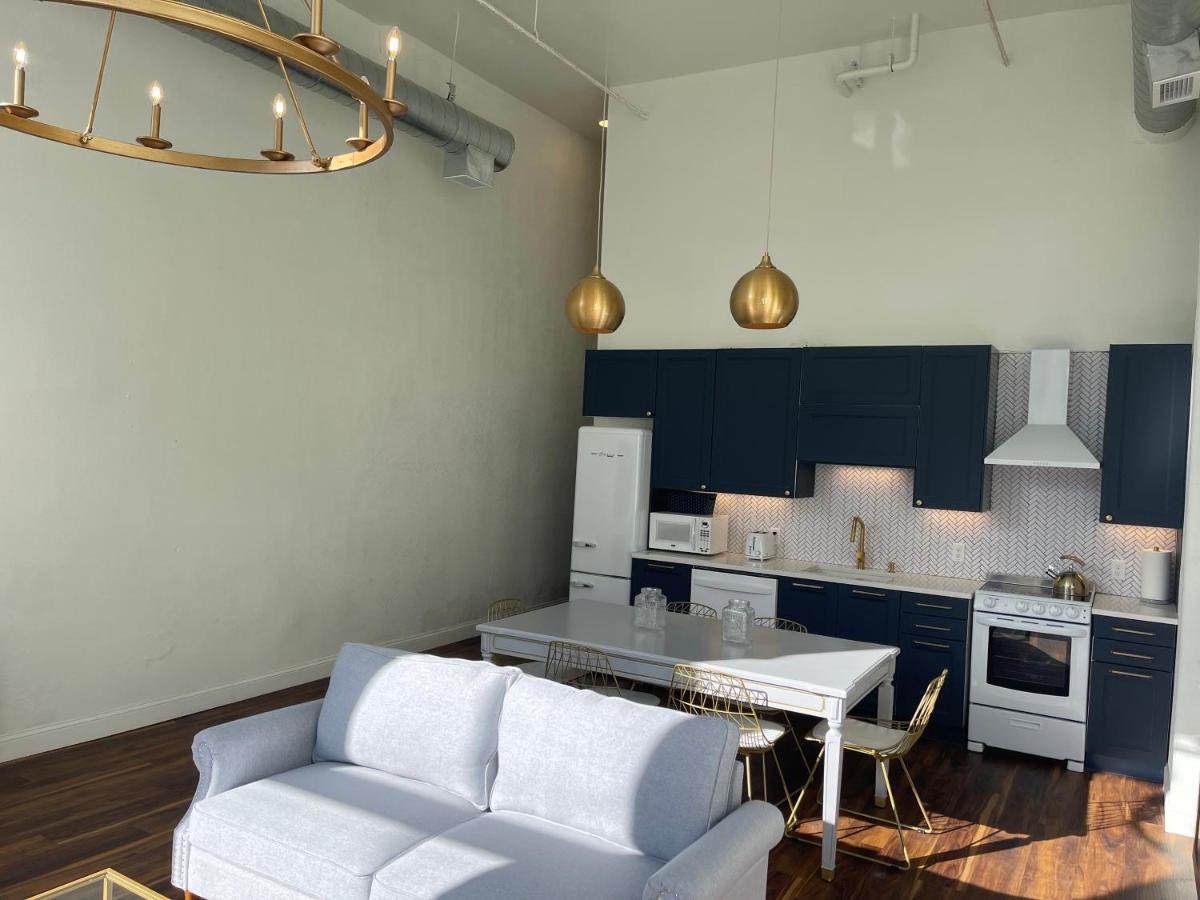 Apartment Gold By Hollyhock- Executive-level Living Louisville