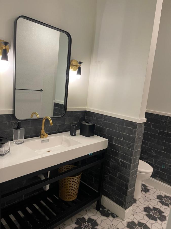 Gold By Hollyhock- Executive-level Living Apartment